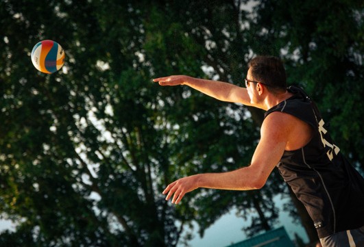 Sabri Bolkar playing beach volleyball